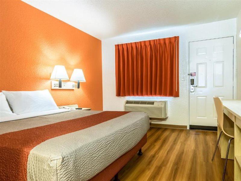 Hotel 6-anaheim, Ca - Fullerton East 3*