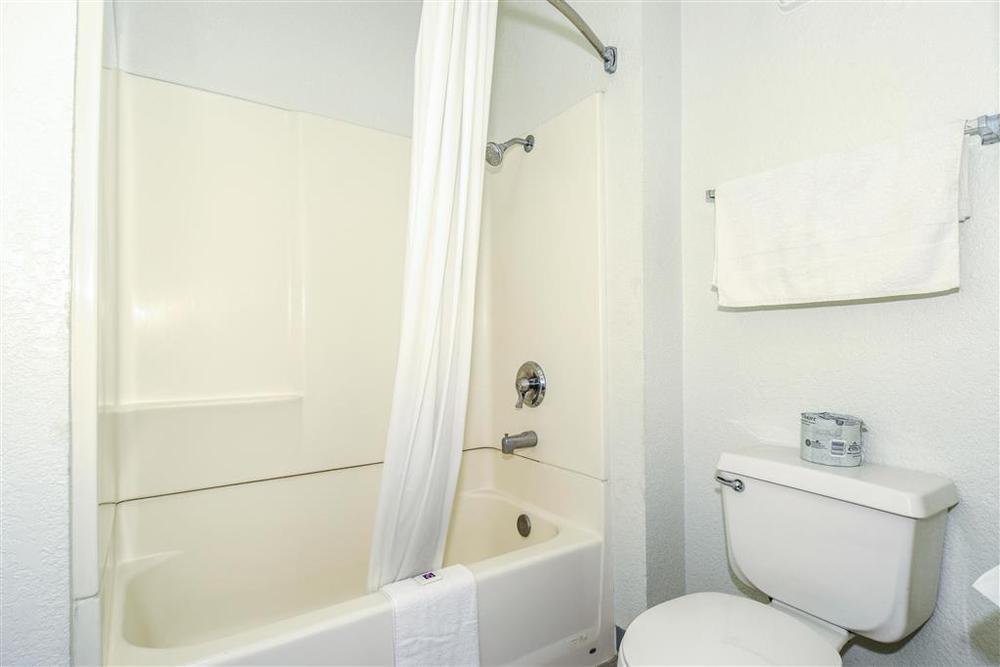 Hotel 6-anaheim, Ca - Fullerton East 3*